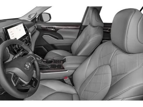 New 2026 Toyota Highlander Platinum image 9