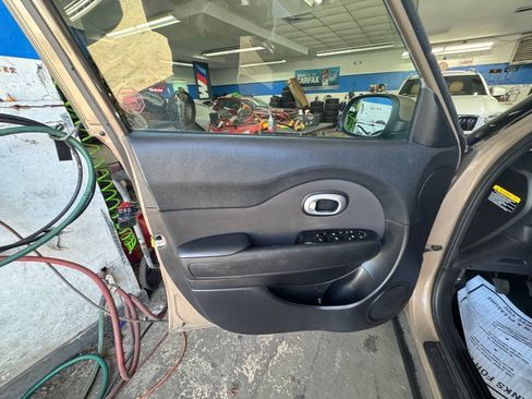 Used 2014 Kia Soul FWD image 6