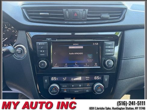 Used 2018 Nissan Rogue SV AWD/4WD image 18