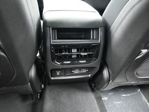 Used 2025 Jeep Grand Cherokee Altitude image 36