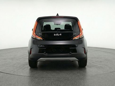 Used 2025 Kia Soul LX w/ LX Technology Package FWD image 7