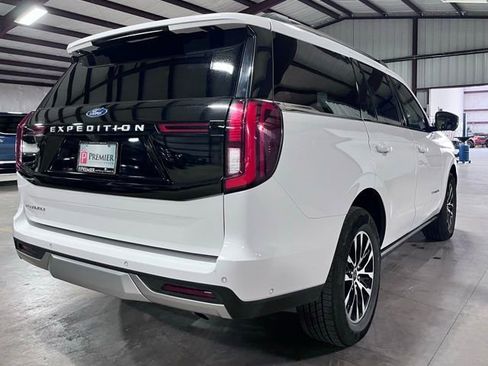 Used 2025 Ford Expedition Platinum AWD/4WD image 3