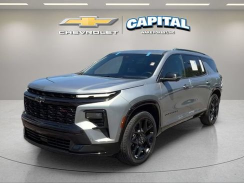 Used 2024 Chevrolet Traverse RS FWD image 1