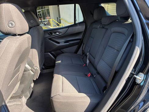 Used 2025 Chevrolet Equinox LT FWD image 24
