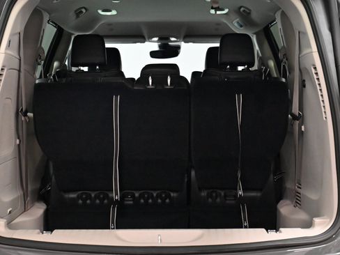 Used 2023 Chrysler Pacifica Touring-L w/ Uconnect Theater Family Group FWD image 22
