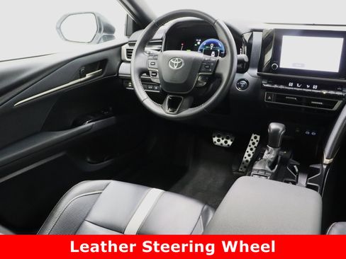 Used 2025 Toyota Camry SE image 31