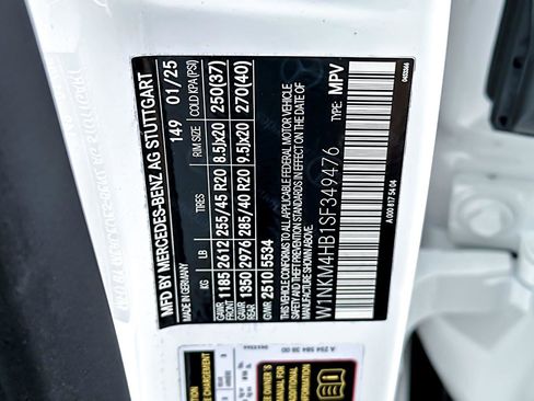 Used 2025 Mercedes-Benz GLC 300 4MATIC image 28