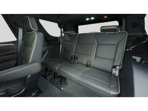 Used 2023 GMC Yukon SLT w/ SLT Luxury Package AWD/4WD image 17