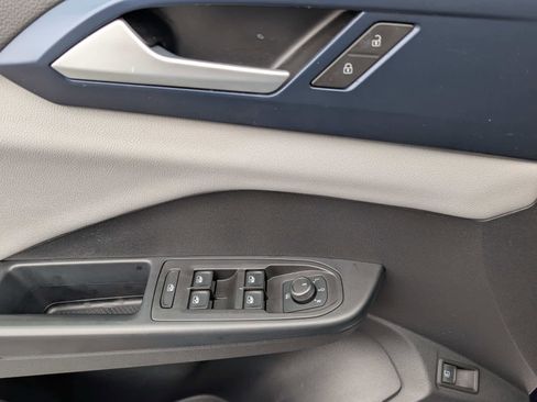 Used 2022 Volkswagen Taos SE image 18