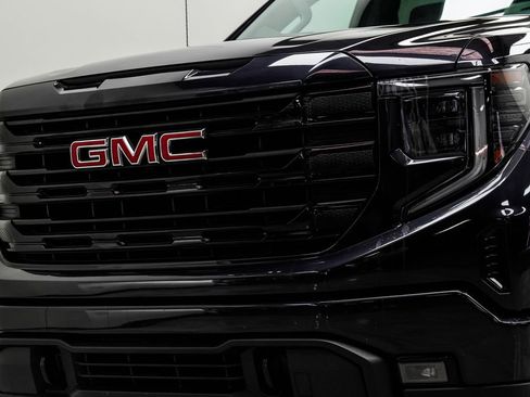 Used 2023 GMC Sierra 1500 Elevation AWD/4WD image 2