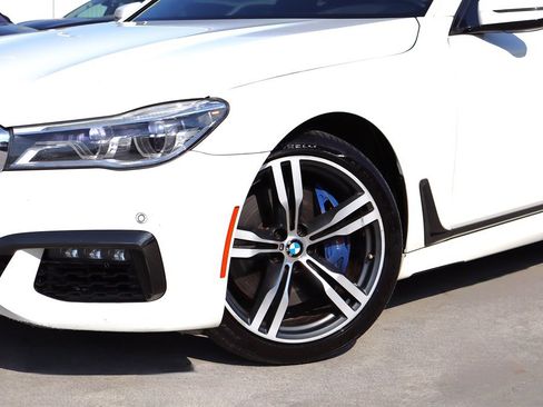 Used 2018 BMW 750i RWD image 10