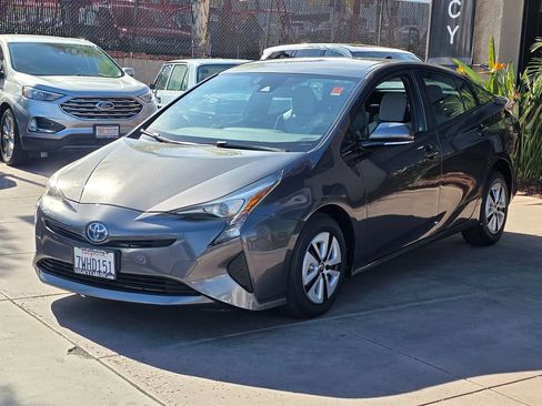 Used 2017 Toyota Prius Two image 7