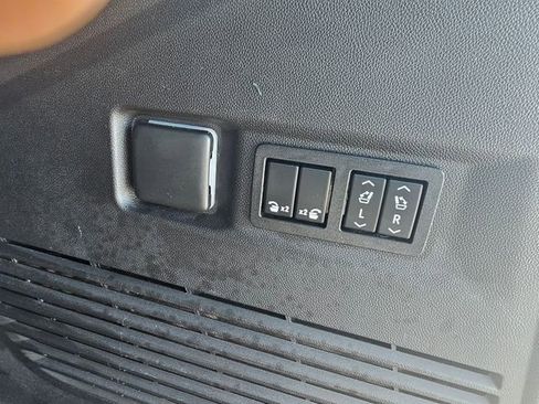 Used 2022 Chevrolet Tahoe Z71 w/ Luxury Package image 12