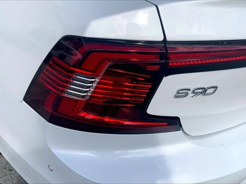 Used 2022 Volvo S90 B6 Inscription w/ Advanced Package image 33