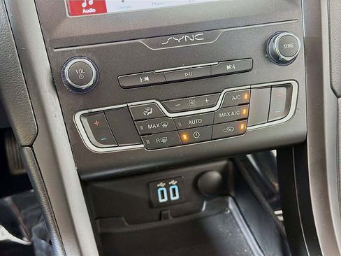 Used 2019 Ford Fusion SE w/ Equipment Group 151A image 34