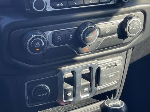 Used 2020 Jeep Wrangler Sport image 31