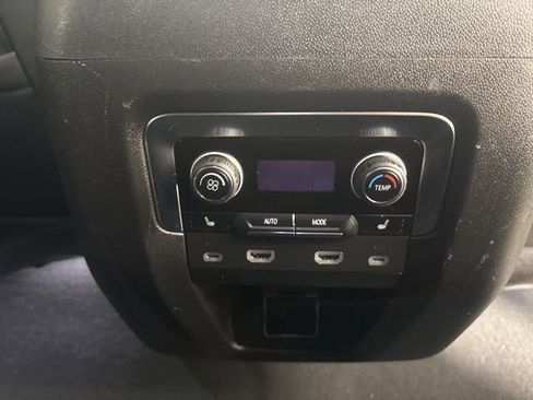 Used 2024 Chevrolet Suburban Premier w/ Advanced Technology Package AWD/4WD image 24