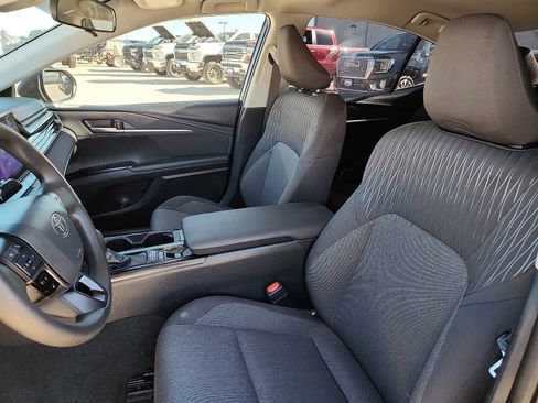 Used 2025 Toyota Camry LE image 12