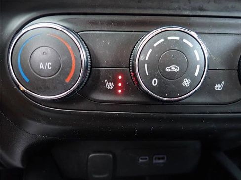 Used 2024 Chevrolet Trax LS w/ LS Convenience Package FWD image 18