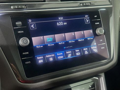 Used 2022 Volkswagen Tiguan SE FWD image 19