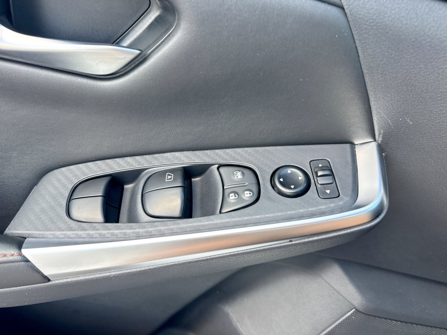 Certified 2025 Nissan Sentra SR FWD image 23