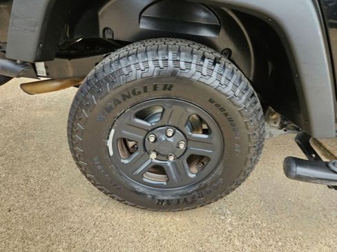 Used 2015 Jeep Wrangler Unlimited Sport w/ Connectivity Group image 27