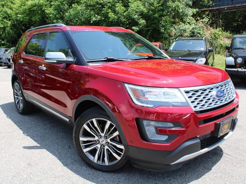 Used 2017 Ford Explorer Platinum AWD/4WD image 4