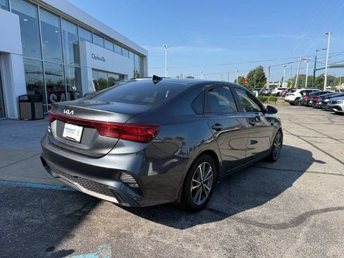 Used 2022 Kia Forte LXS FWD image 6