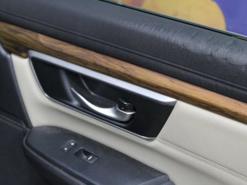 Used 2018 Honda CR-V Touring image 11