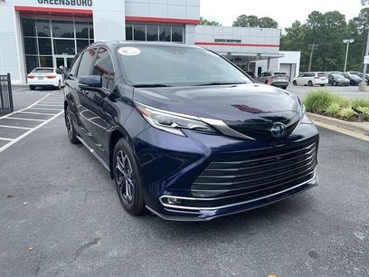 Used 2025 Toyota Sienna Platinum