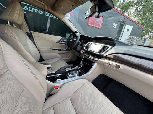Used 2017 Honda Accord Touring image 18