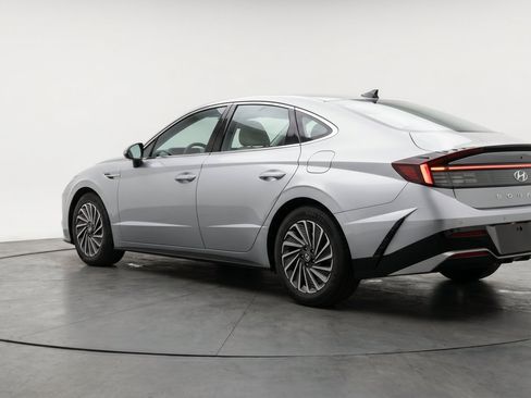 Used 2025 Hyundai Sonata SEL FWD image 6