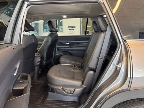 Used 2025 Toyota Grand Highlander AWD image 26
