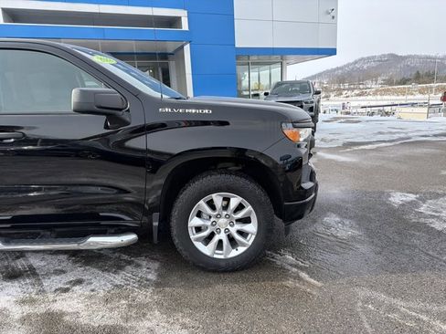 Used 2022 Chevrolet Silverado 1500 Custom image 2