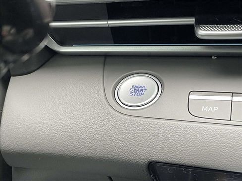 Certified 2024 Hyundai Elantra SEL image 24