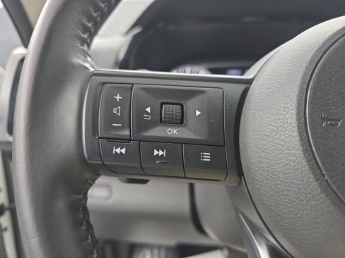 Used 2025 Nissan Pathfinder SV image 30