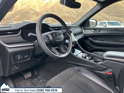 Used 2024 Jeep Grand Cherokee L Laredo image 20