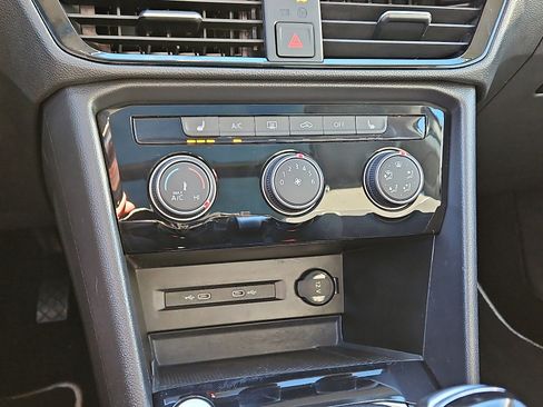 Certified 2023 Volkswagen Taos SE w/ Panoramic Sunroof Package image 15