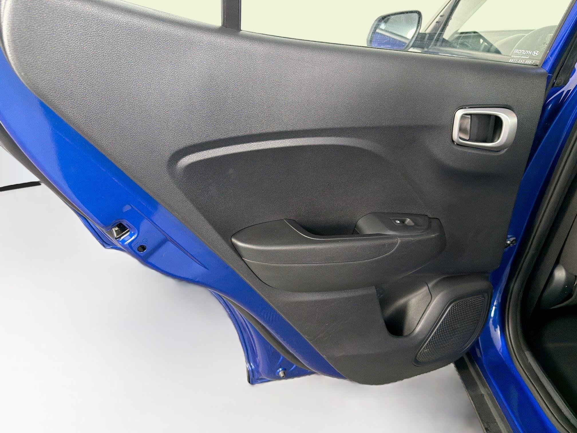 Used 2025 Hyundai Venue SEL FWD image 28