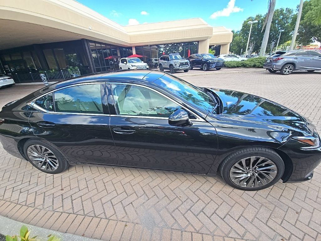 Used 2025 Lexus ES 350 Ultra Luxury w/ Accessory Package (Z2) FWD image 4