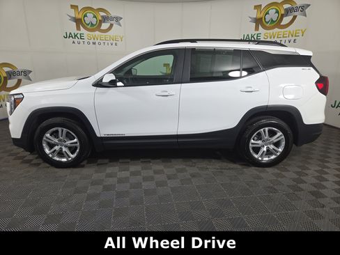 Used 2022 GMC Terrain SLE w/ Driver Convenience Package AWD/4WD image 4