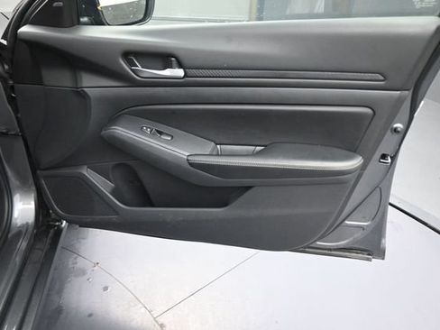 Used 2024 Nissan Altima 2.5 SV FWD image 13