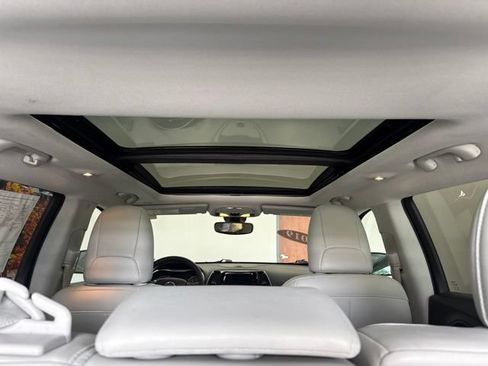 Used 2019 Jeep Cherokee Limited AWD/4WD image 48