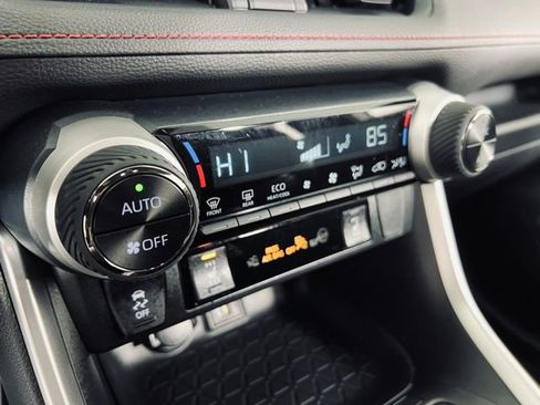 Used 2025 Toyota RAV4 SE image 27