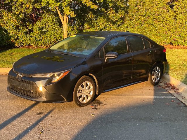 Used 2021 Toyota Corolla LE FWD image 3