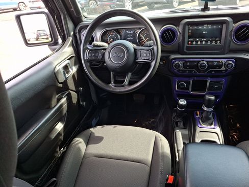 Used 2023 Jeep Gladiator Sport image 10