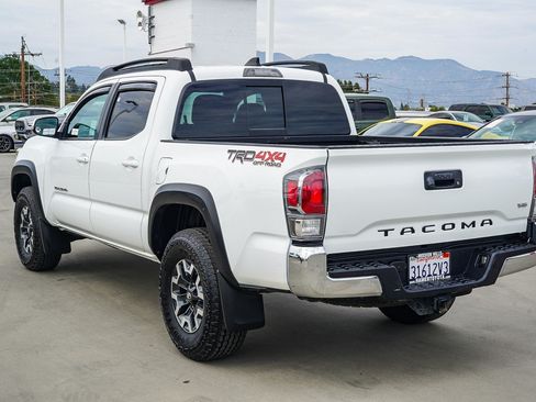 Certified 2023 Toyota Tacoma TRD Off-Road AWD/4WD image 5