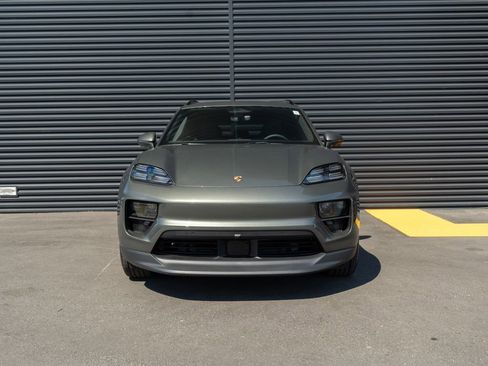 New 2026 Porsche Macan 4 Electric image 6