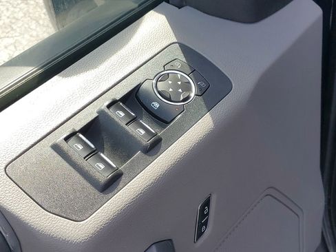 Used 2018 Ford F150 XLT w/ Equipment Group 302A Luxury AWD/4WD image 16