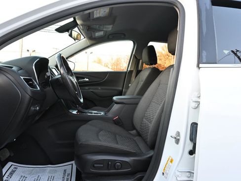 Used 2018 Chevrolet Equinox LT image 16